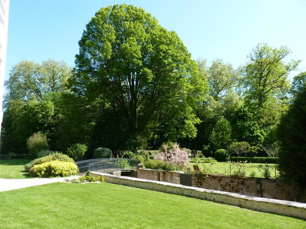 Le Clos Saint Nicolas Acomodação com café da manhã Château-Renard Exterior foto