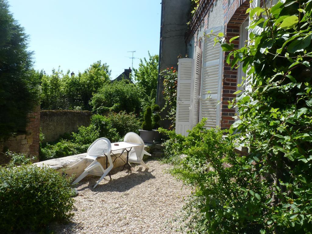 Le Clos Saint Nicolas Acomodação com café da manhã Château-Renard Exterior foto